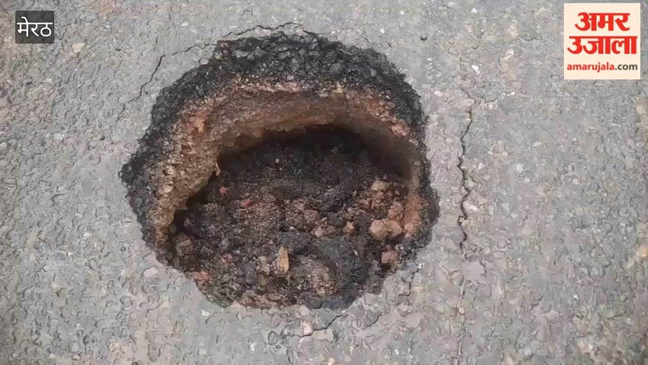 Meerut: Road caves in at Baghpat Adda intersection; risk of accident.