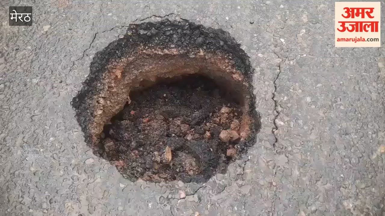 Meerut: Road caves in at Baghpat Adda intersection; risk of accident.