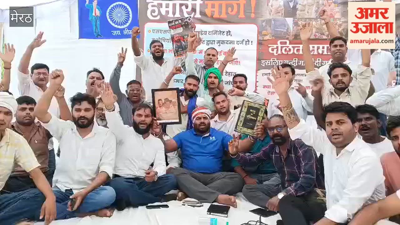 Meerut: Sit-in protest continues at Commissionerate Crossing; demand for action against the then SSP Avinash Pandey.