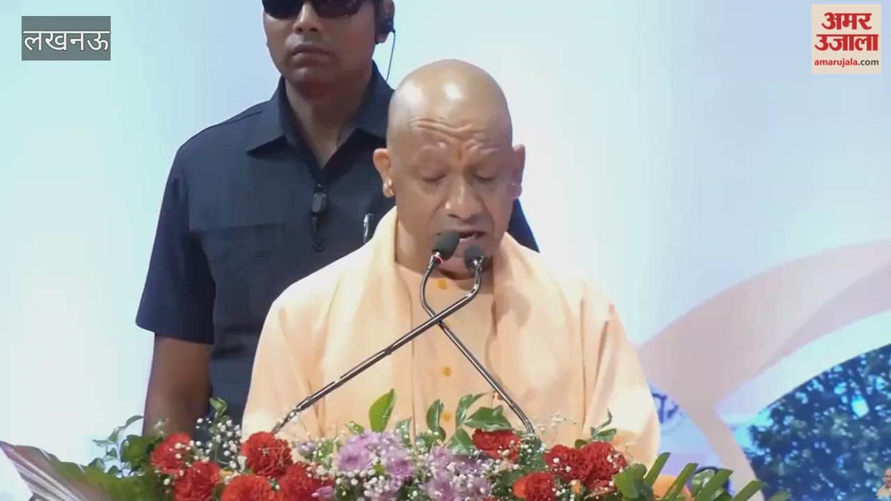 यूपी में रसोइयों को योगी का तोहफा, मानदेय बढ़ा, बीमा मिला, कैशलेस इलाज के साथ ड्रेस के लिए राशि दोगुनी