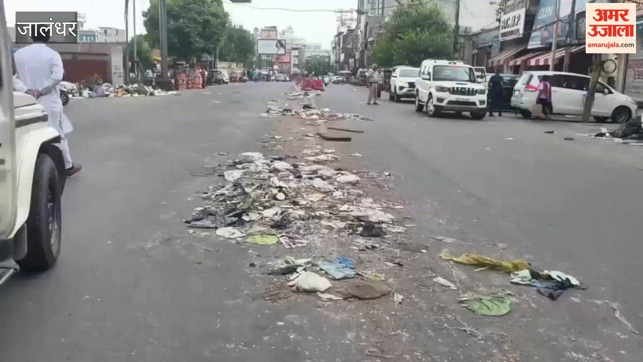 Due to the strike by sanitation workers in Jalandhar, garbage piles up on the roads.
