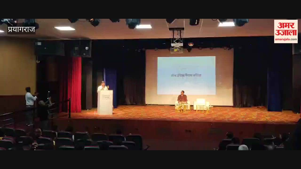Selected participants showcased their talent in the poetry competition at the Hindvi Mahotsav.