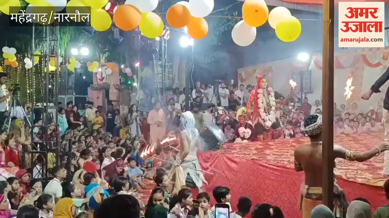 A grand fair was held at the Chhota-Bada Talab Shiva Temple in Narnaul, with devotees thronging the venue until late at night.