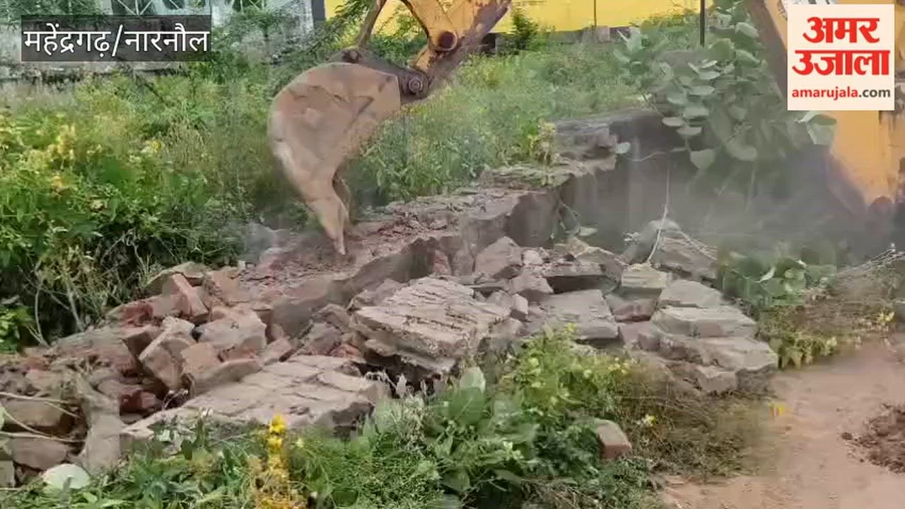 Demolition drive against illegal colony in Narnaul; six DPC structures and three boundary walls razed across two acres.
