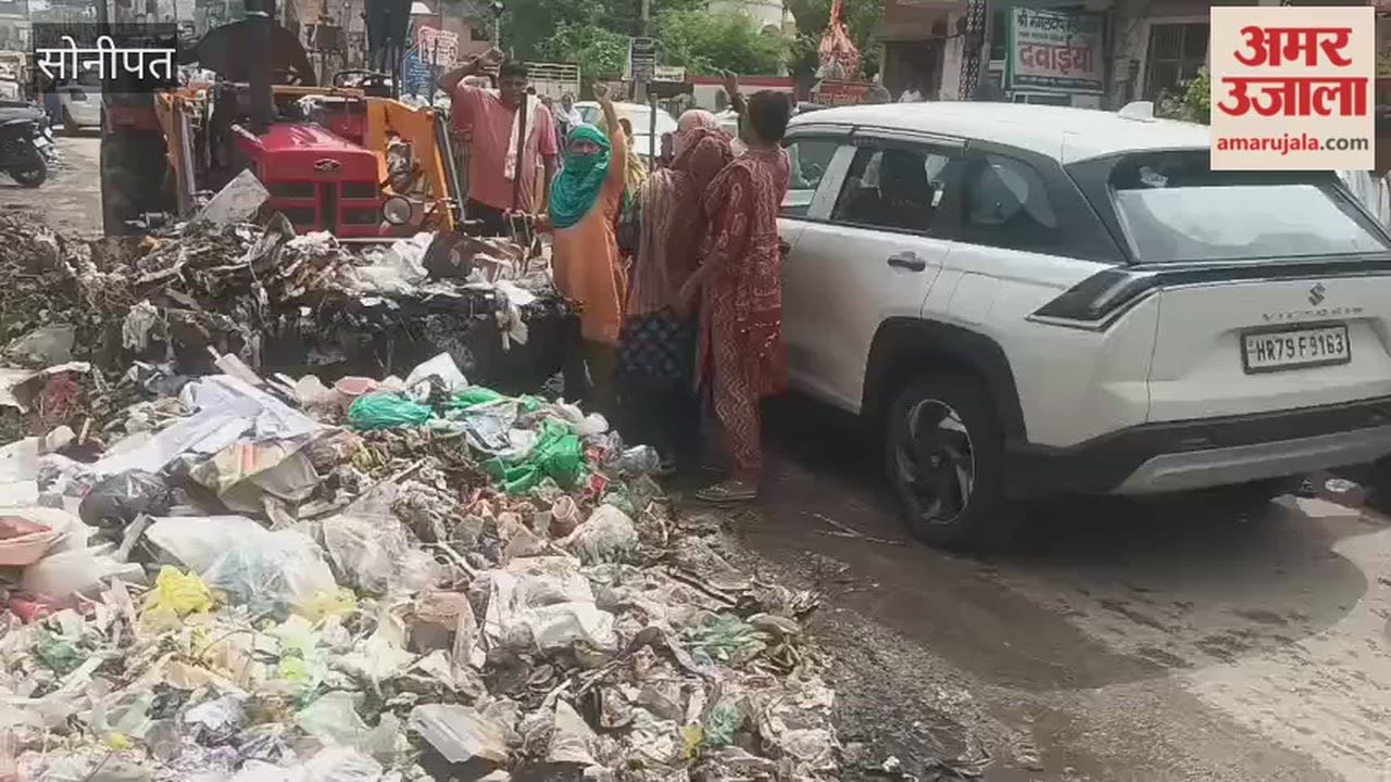 Sanitation workers create a ruckus in Kharkhoda; stop contract workers from collecting garbage.