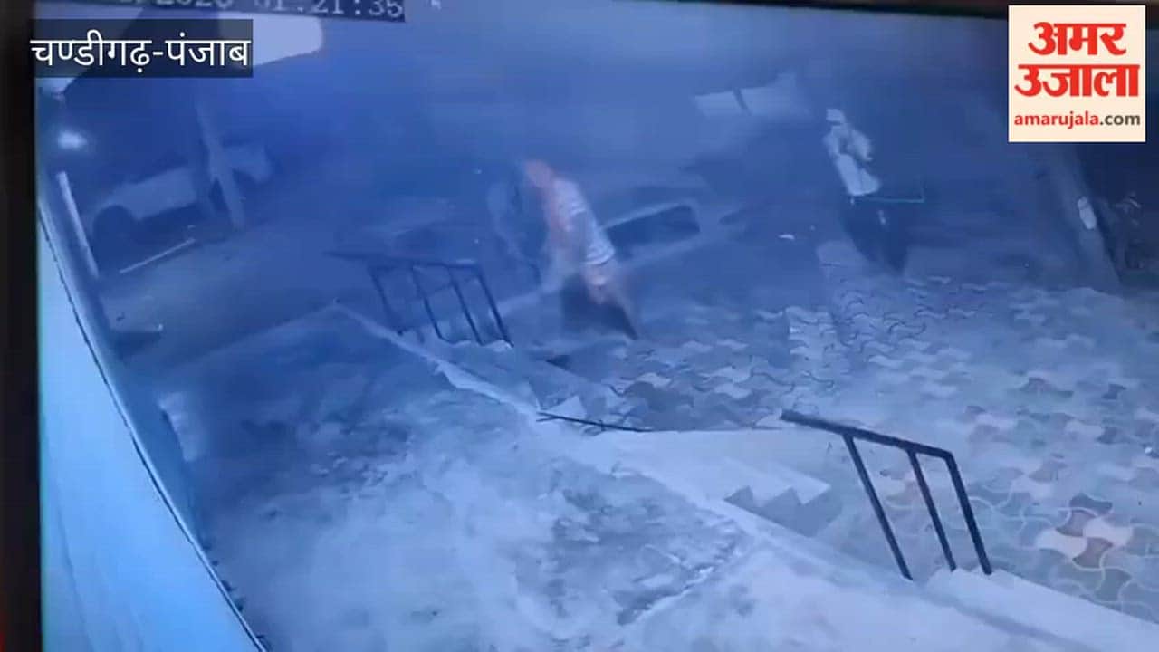 Cash worth ₹22,000 stolen from a clinic in Sandhwan village, Kotkapura, after breaking open the shutter.
