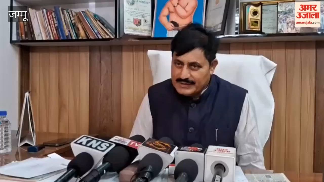Dr. Mulkh Raj Bhamagi, President of the International Human Rights Council, convened a meeting. During the meeting, he demanded that technical resources be provided to educated individuals for census work.