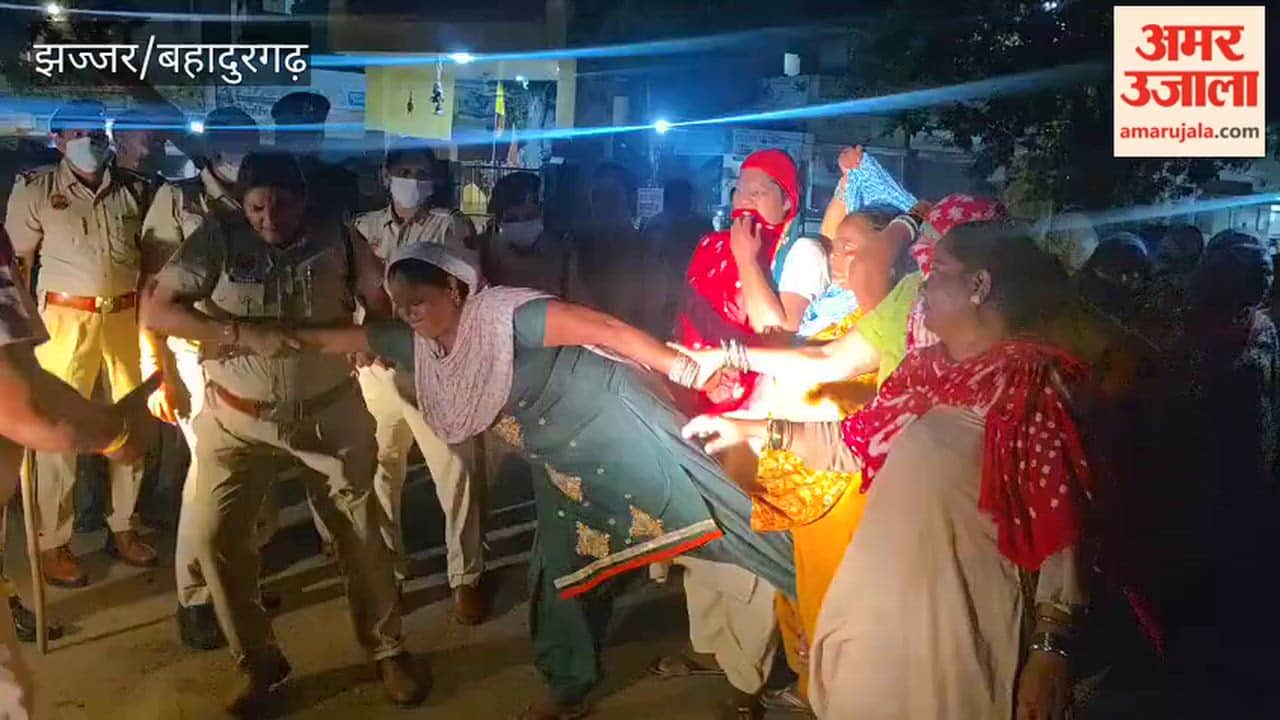 Sanitation workers clash with Municipal Council team out to collect garbage in Bahadurgarh; 50 detained; major commotion at Sector-9 turn.