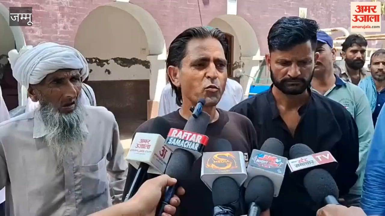 Villagers of Samol village accused the ration dealer of giving less ration than the prescribed quantity.