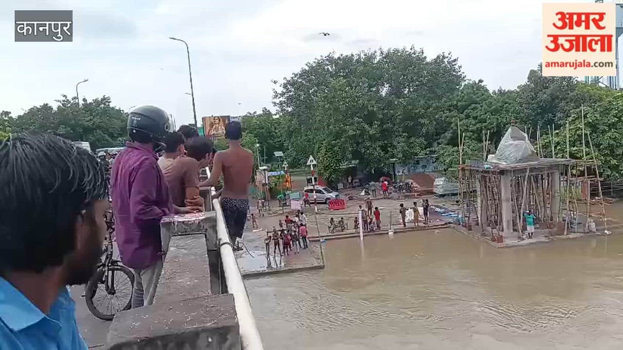 Shuklaganj: Youths Risk Lives Performing Stunts from New Ganga Bridge