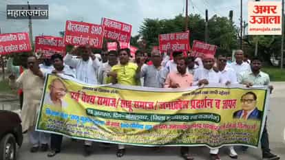 The Vaishya community staged a protest at the Collectorate complex.