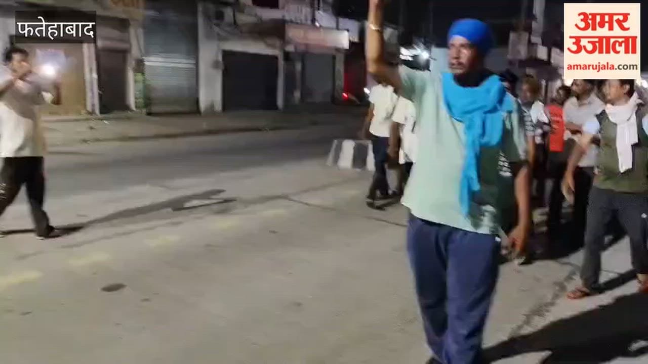 Sanitation workers in Tohana took to the streets at night to stage a protest.