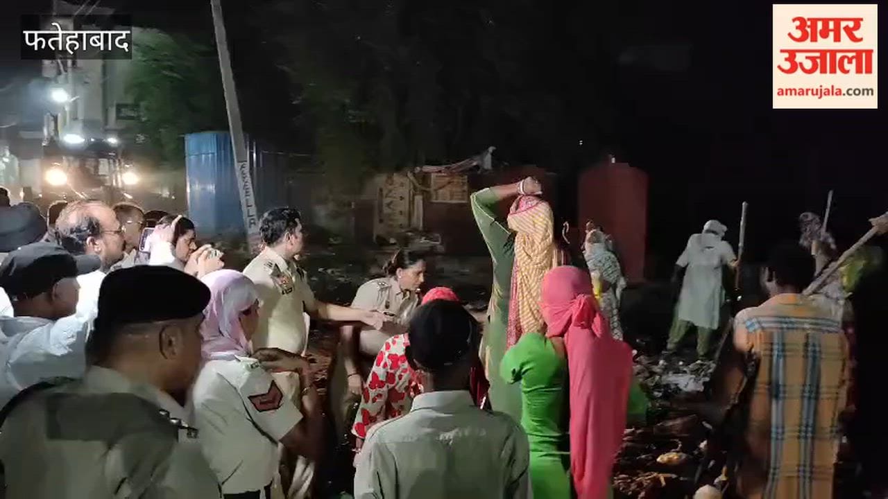 Garbage was removed from Ratiya at midnight in the presence of a heavy police force.