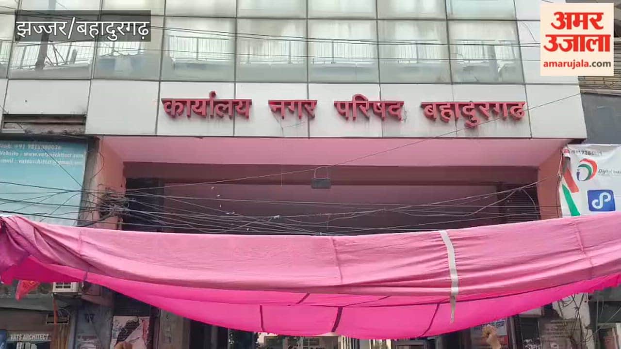 Sanitation workers strike in Bahadurgarh continues for the 19th day contractual workers extend support.