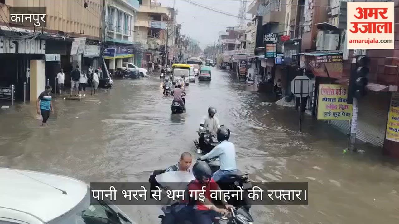 Waterlogging After Rain Causes Traffic Jam at Chawla Market Crossing