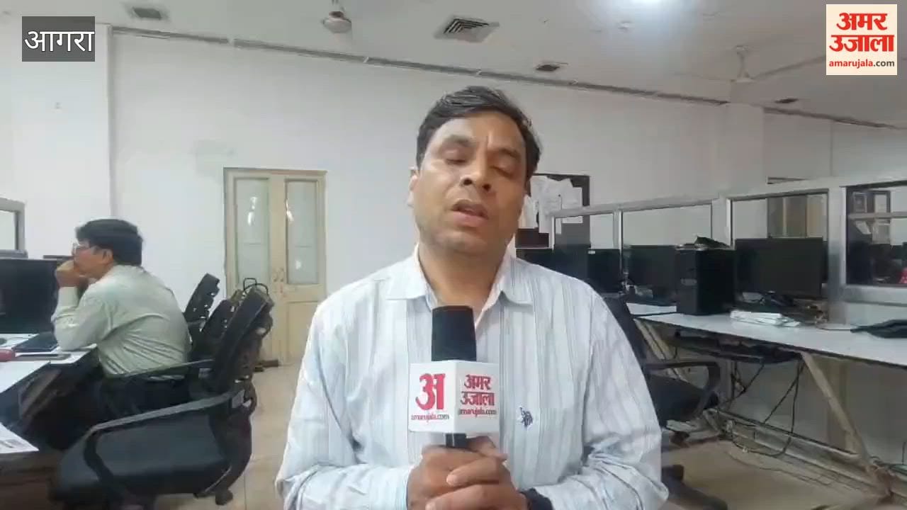 Shopkeeper attacks youth; he reaches hospital with knife stuck in his cheek.