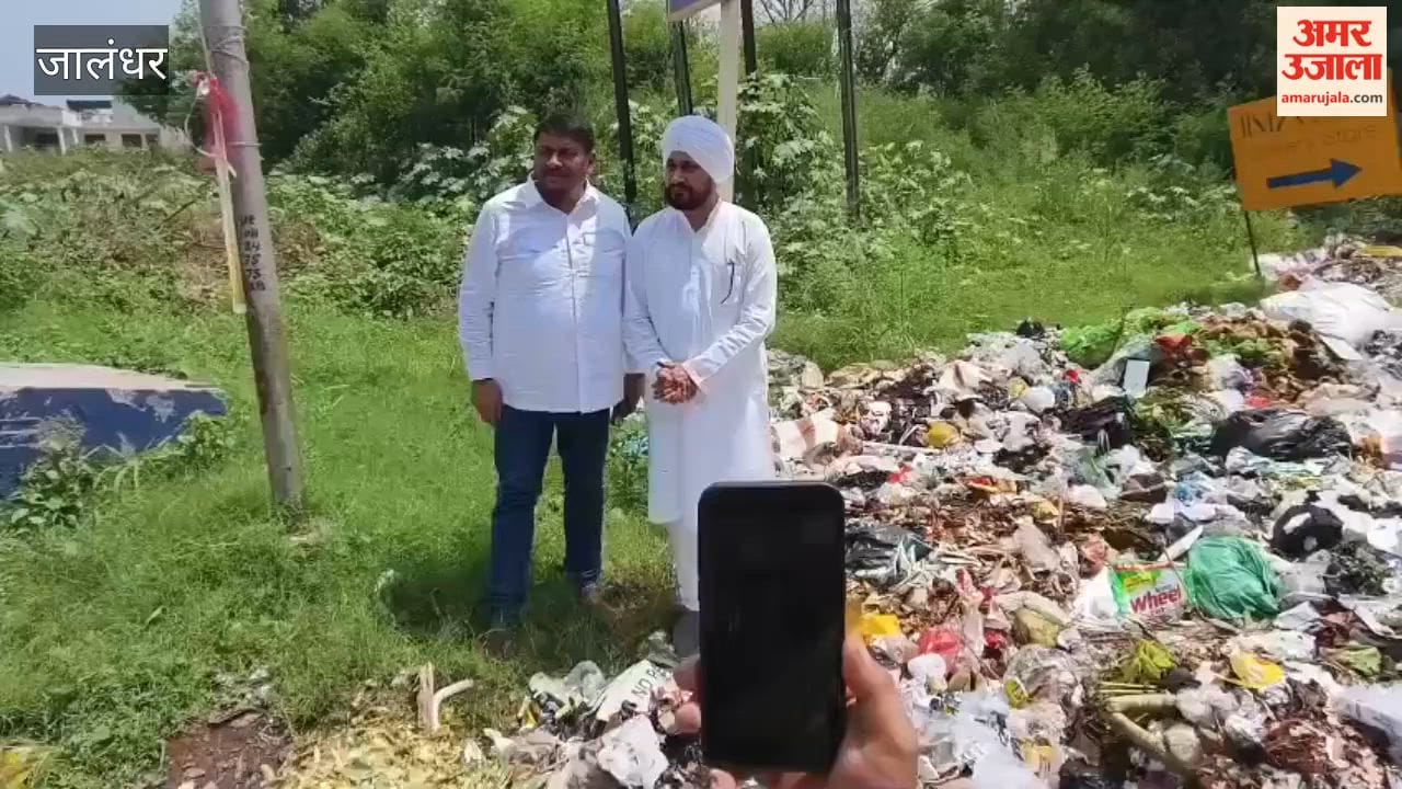 Channi and Pargat target the government over the sanitation workers' strike in Jalandhar.