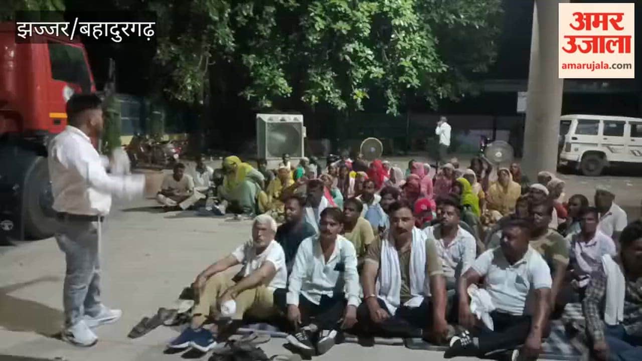 Sanitation workers in Jhajjar staged a sit-in protest at night; staff are also keeping a watch on the dumping site.