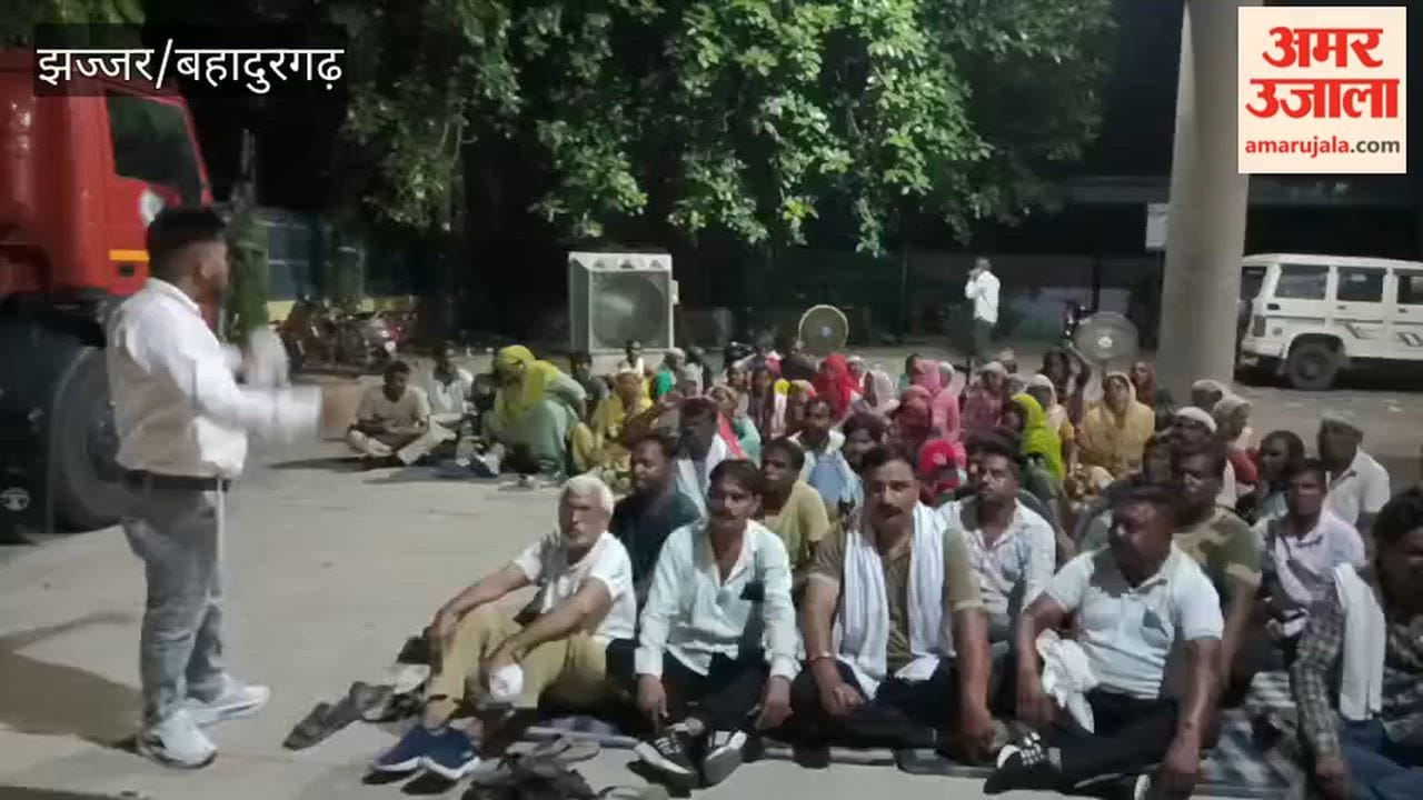 Sanitation workers in Jhajjar staged a sit-in protest at night; staff are also keeping a watch on the dumping site.