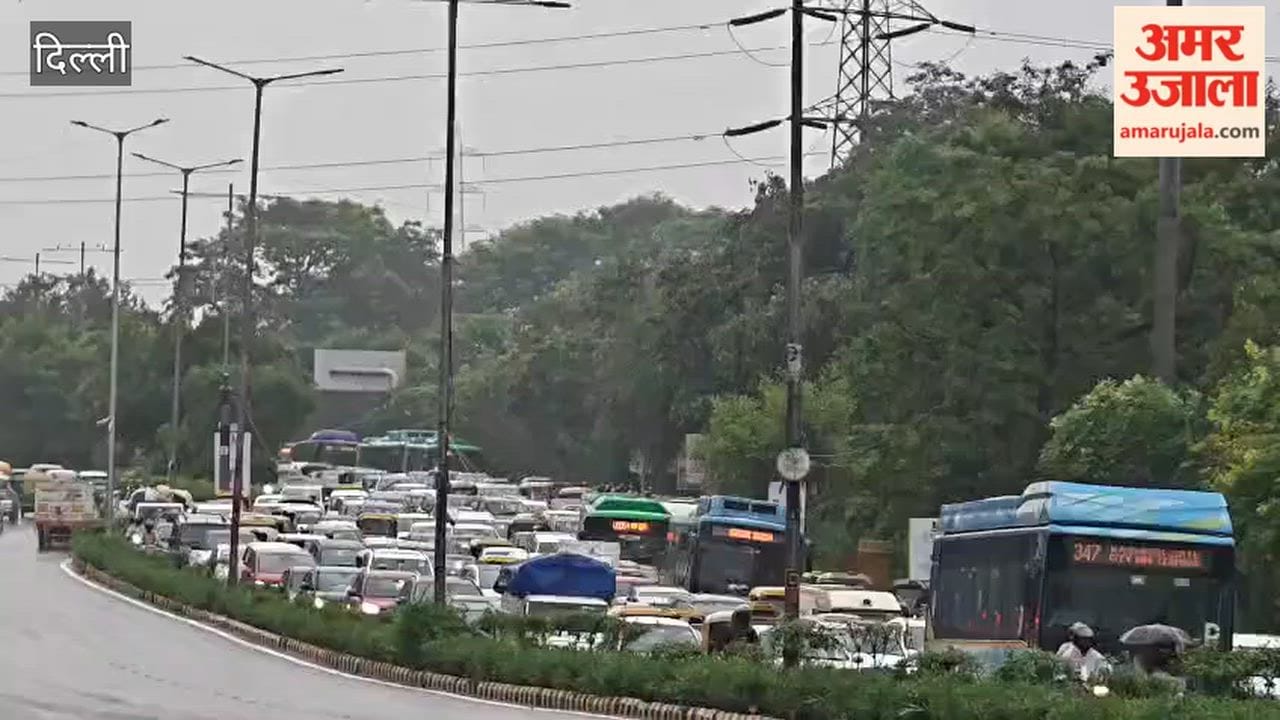 Heavy traffic jam in Delhi due to heavy rain
