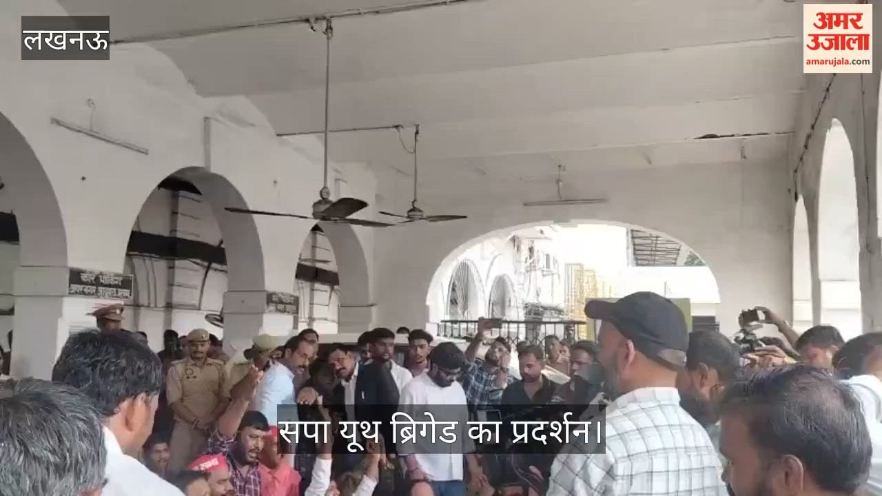 Video: भैंसों की नीलामी के विरोध में नगर निगम मुख्यालय पर सपा यूथ ब्रिगेड का प्रदर्शन