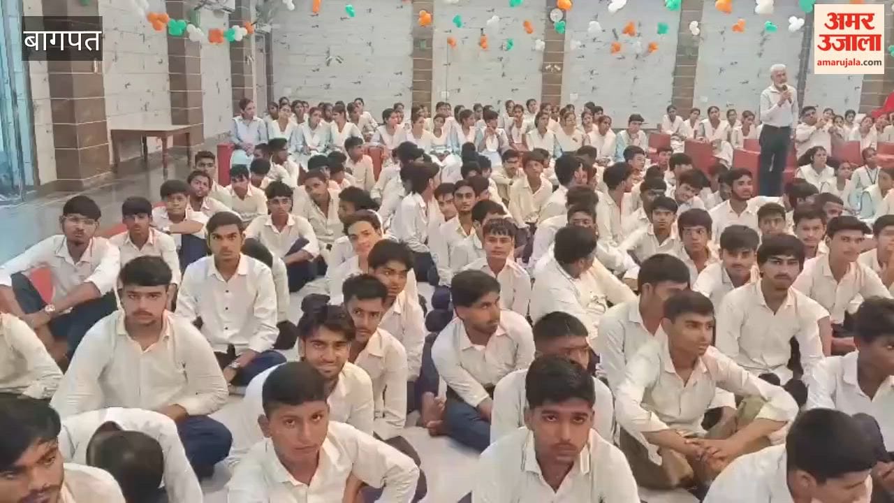 Baghpat: Tehsildar Shares Career Tips with Students at Officer-Student Dialogue