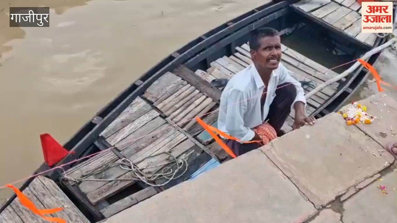 Only thin rope for safety Ganga ghat during Sawan