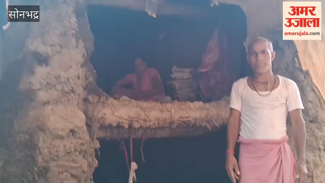 Kutcha house collapses amidst rain people have narrow escape