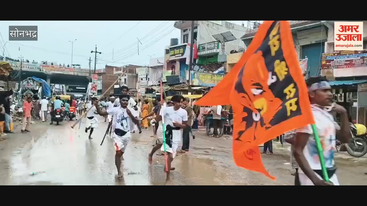Dak Bam Kanwariyas set out for Jalabhishek last Monday of Shravan