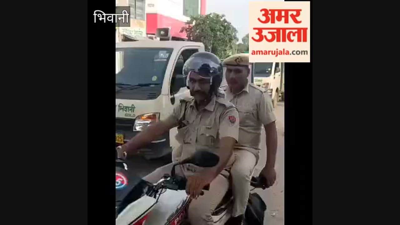 Auto-tippers set out for door-to-door garbage collection in the presence of the police and administration.