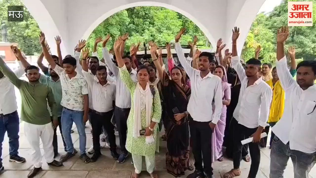 Panchayat assistants stage protest at the Collectorate over five-point demands