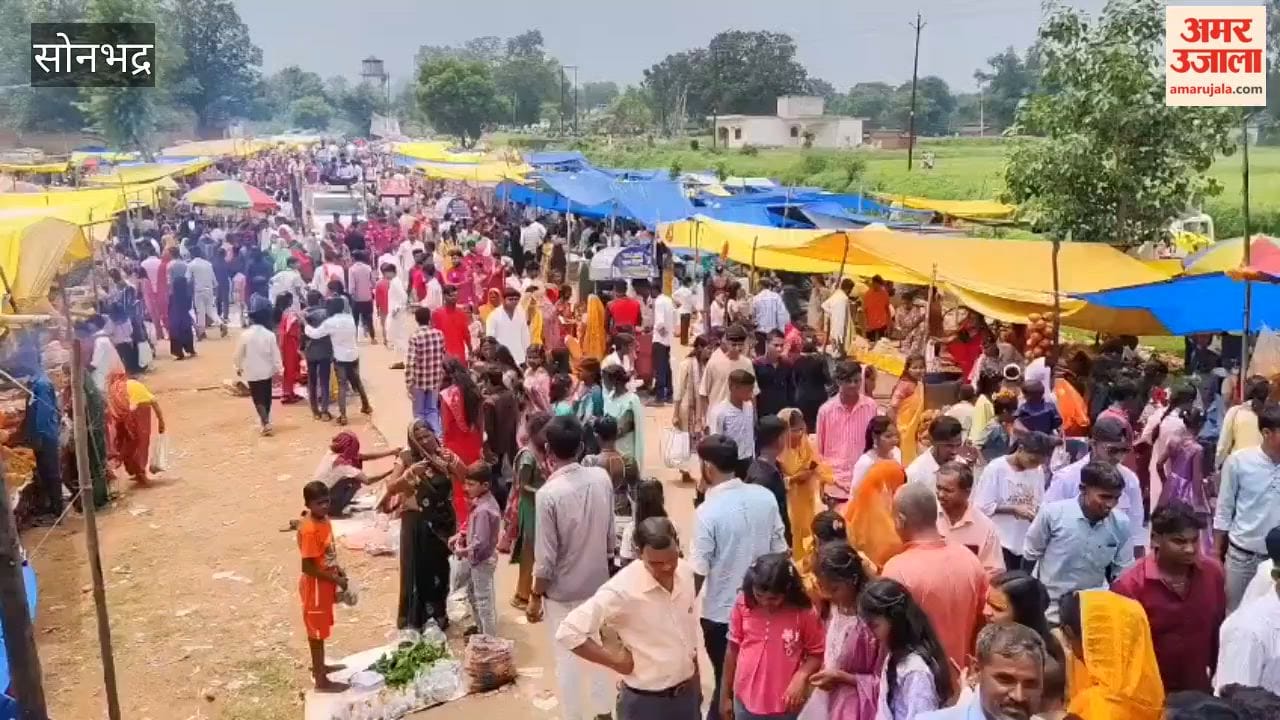 Devotees reach Ajireshwar Dham carrying water from Sindurtika