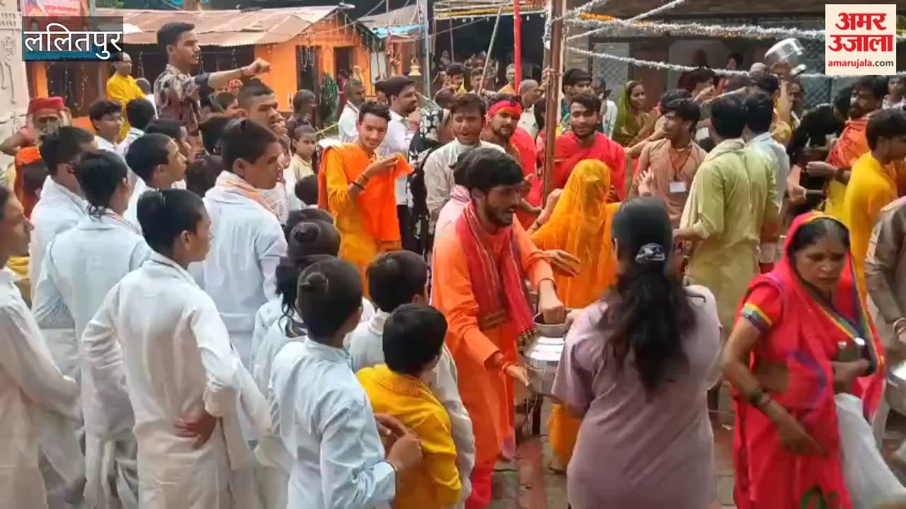 An earthen Shivling was crafted and a Sahasranama Abhisheka was performed at Chandi Peeth Dham.