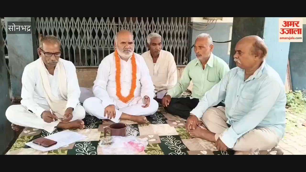 People on hunger strike demanding 24-hour healthcare services at the old hospital