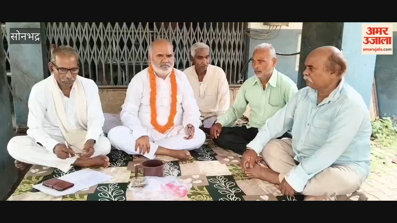 People on hunger strike demanding 24-hour healthcare services at the old hospital