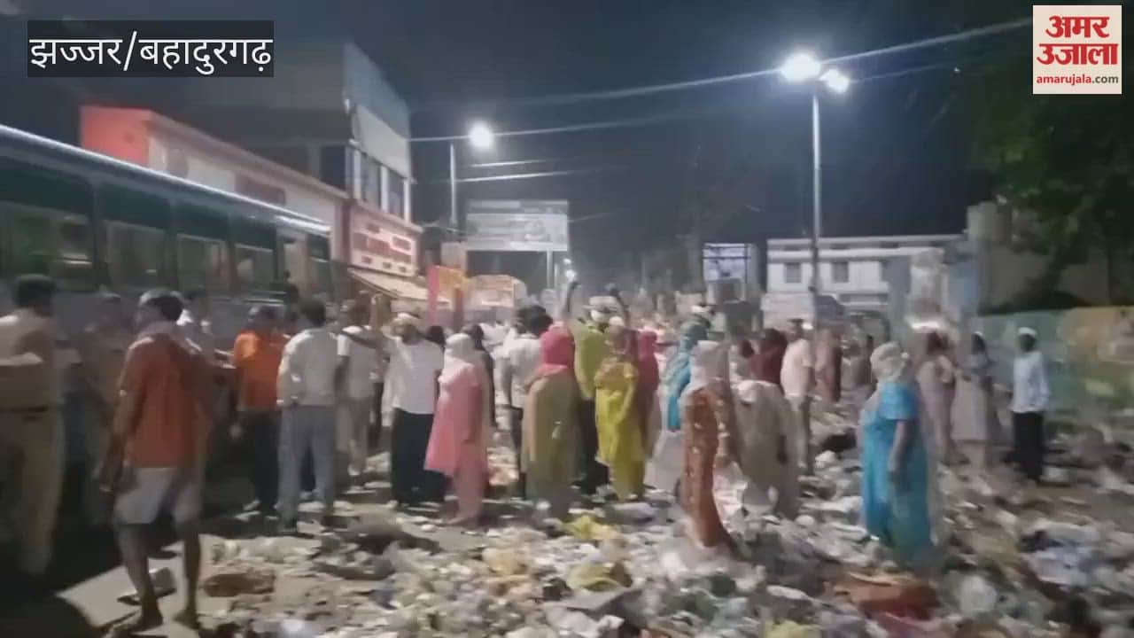 Strike of sanitation workers in Jhajjar; Workers detained, cleanliness system of the city affected