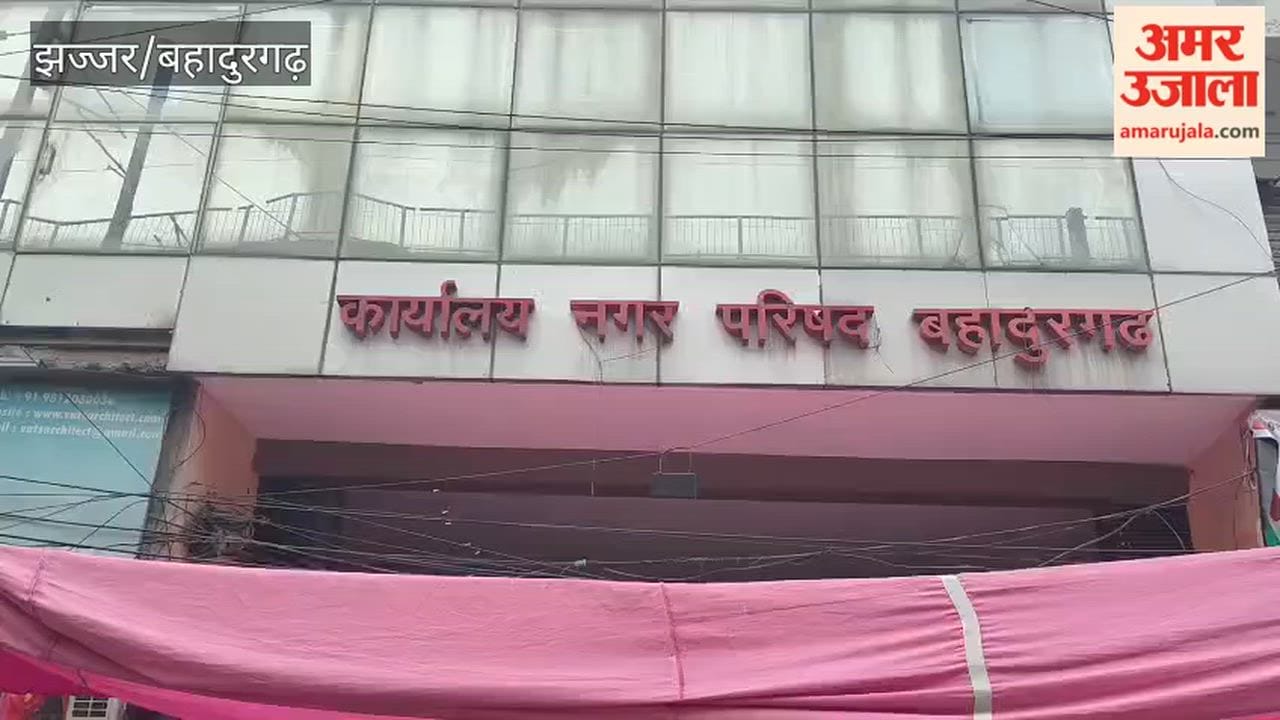 Sanitation workers' strike in Bahadurgarh continues for the 21st day; contractual workers extend support.
