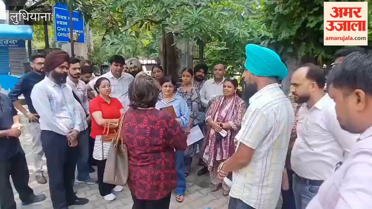 TB department employees staged a protest in Ludhiana.
