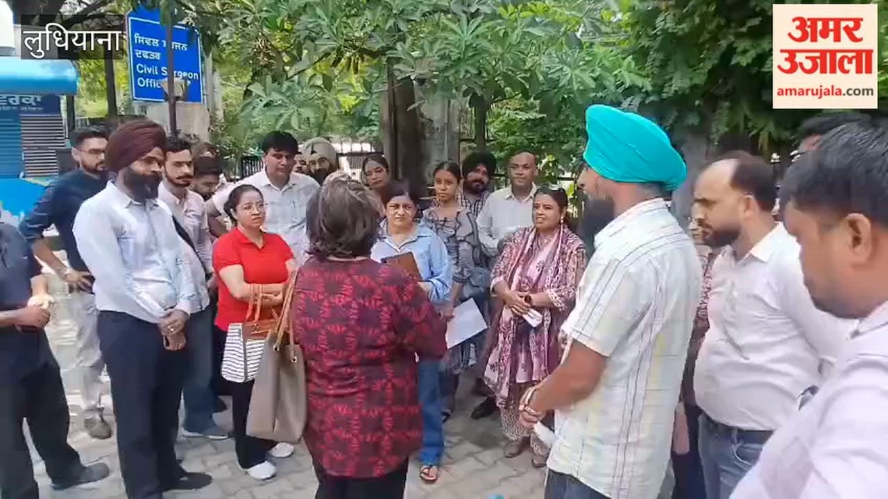 TB department employees staged a protest in Ludhiana.