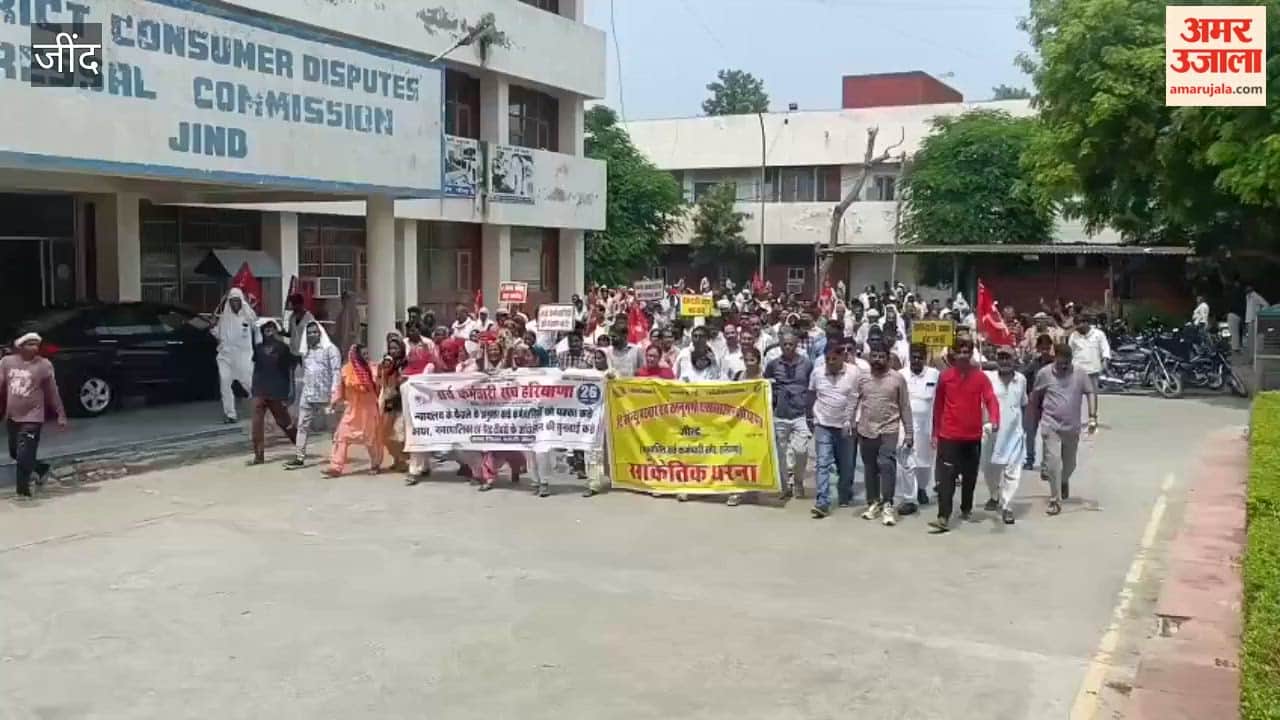 Patwaris and the Sarv Karamchari Sangh stage a protest in Jind over various demands, including the regularization of contractual employees.