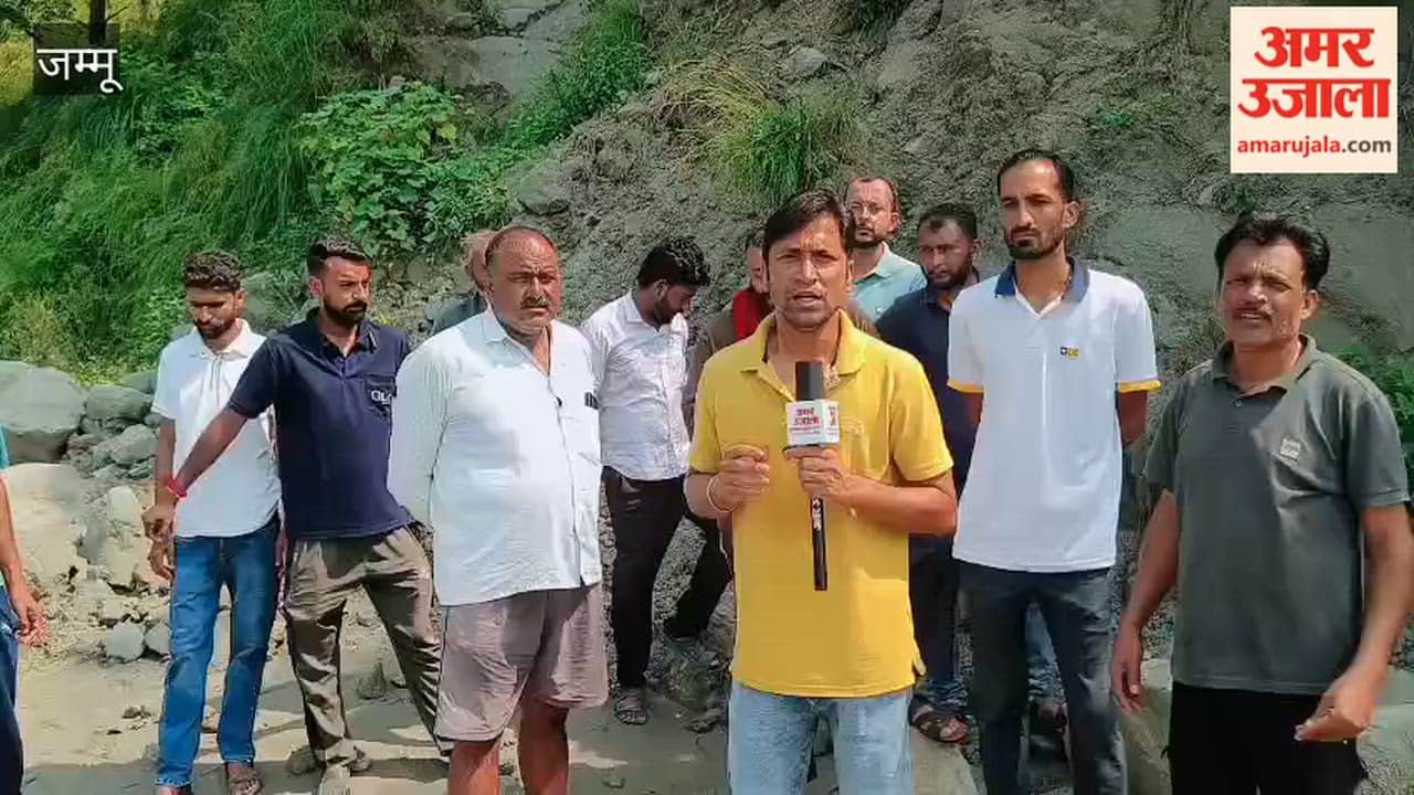 Road constructed under the Pradhan Mantri Gram Sadak Yojana (PMGSY) from Pauni to Kund Khanyadi.