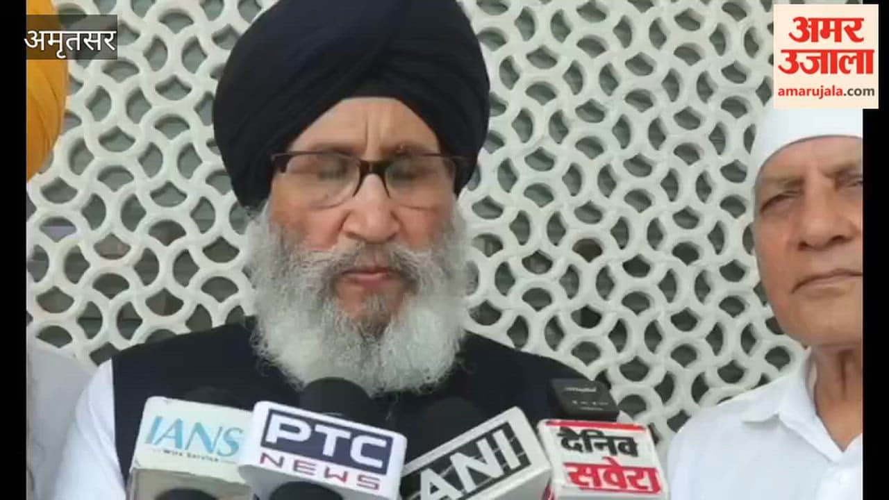 Akali leaders pay obeisance at Darbar Sahib; Dr. Daljit Singh Cheema targets the Punjab government.