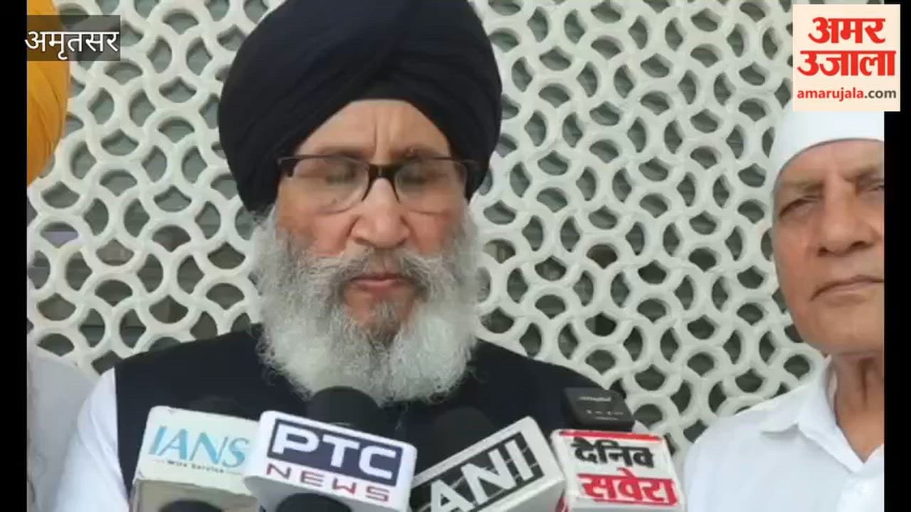 Akali leaders pay obeisance at Darbar Sahib; Dr. Daljit Singh Cheema targets the Punjab government.