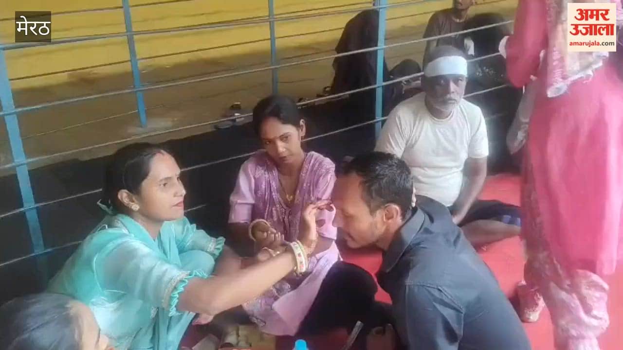 Meerut: Sisters tied Rakhis at the district jail; brothers' faces lit up with joy.
