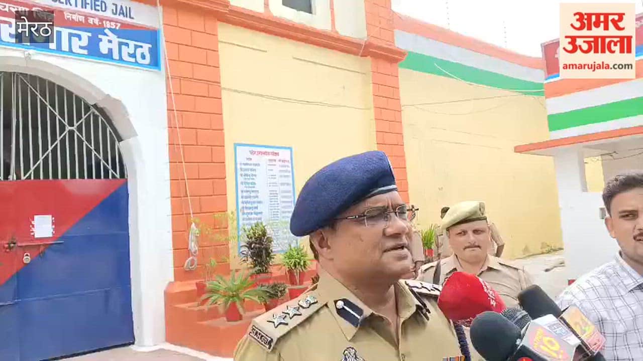 Meerut: Jail Superintendent says 2,500 sisters will tie Rakhis by evening; children are also being allowed entry.
