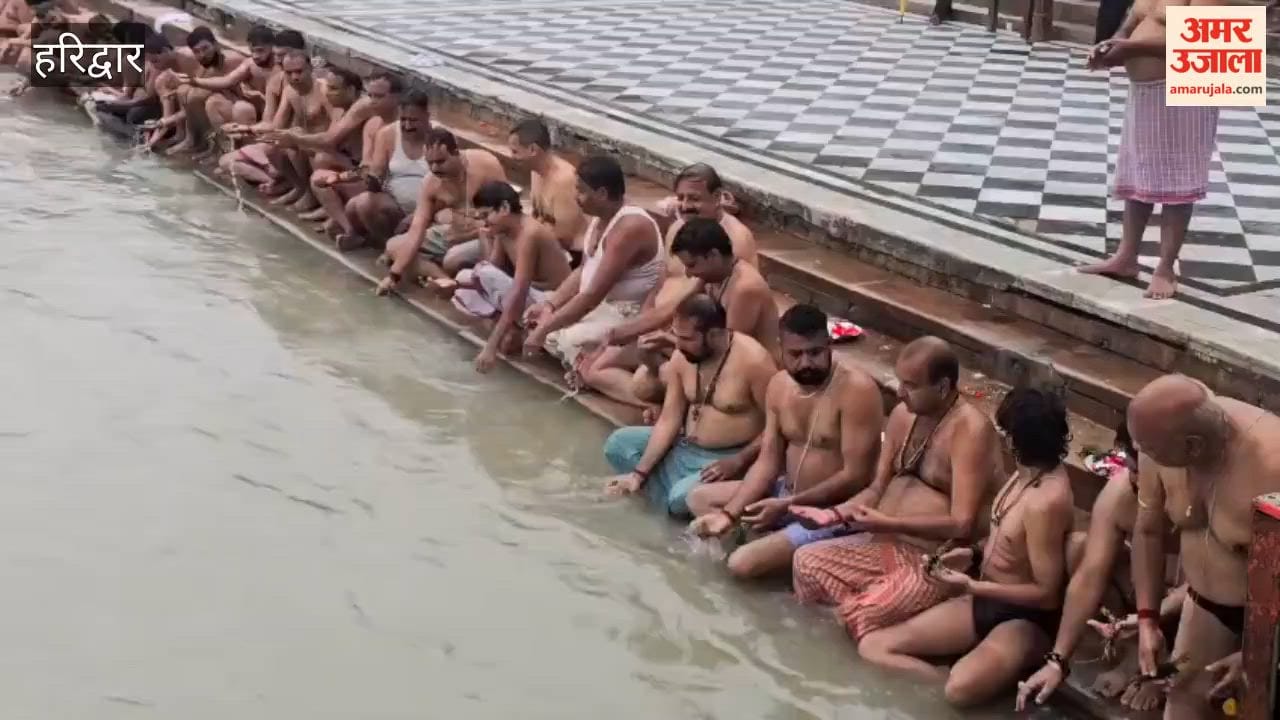 Haridwar On occasion of Shravani Upakarma pilgrim priests performed a holy bath at Har Ki Pauri accompanied by the Hemadri Sankalp ritual