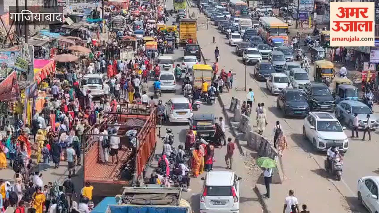 Massive traffic jam at Lal Kuan, Ghaziabad, on Raksha Bandhan.
