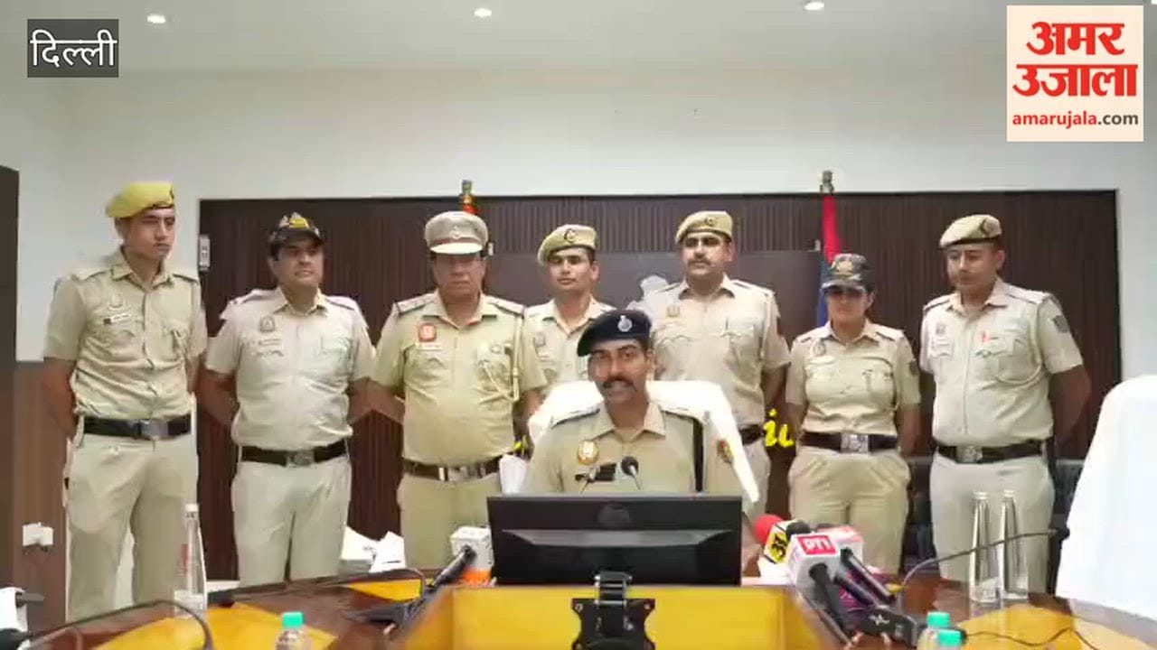 Delhi Police saved five people from a fire, risking their own lives