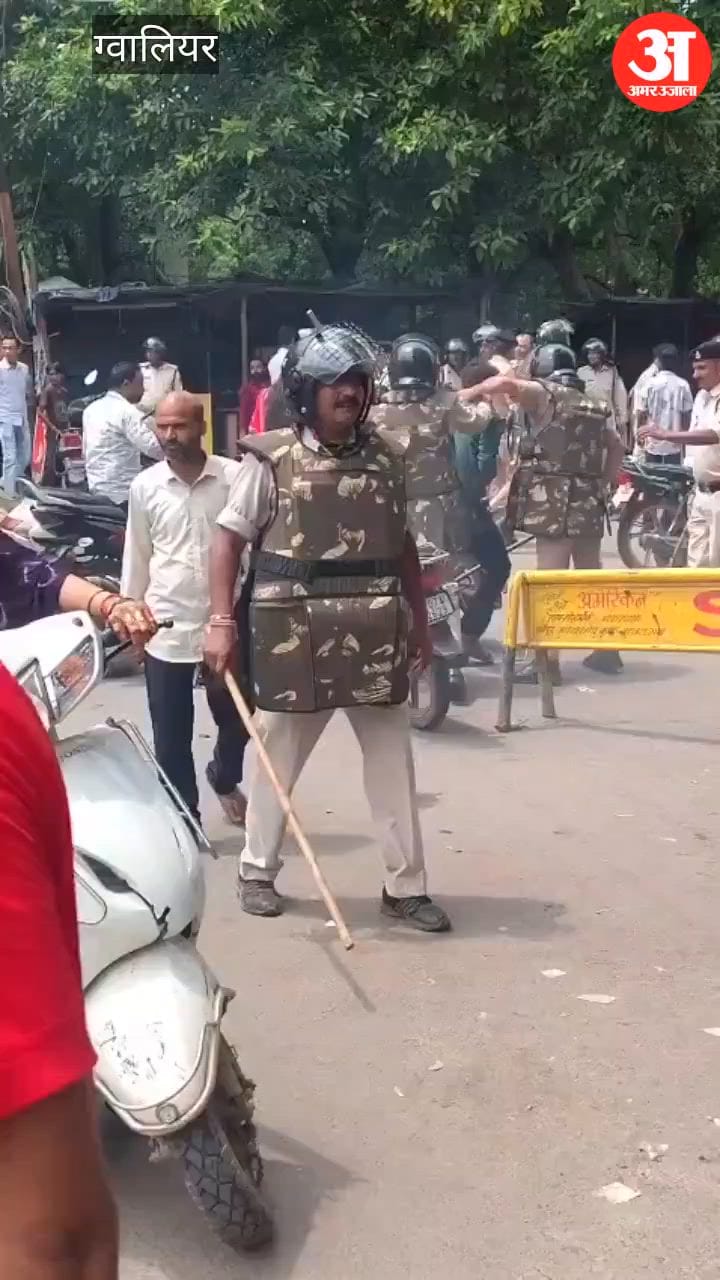 Uproar following the murder: Road blockade with the body placed on the street; police resort to lathi-charge.