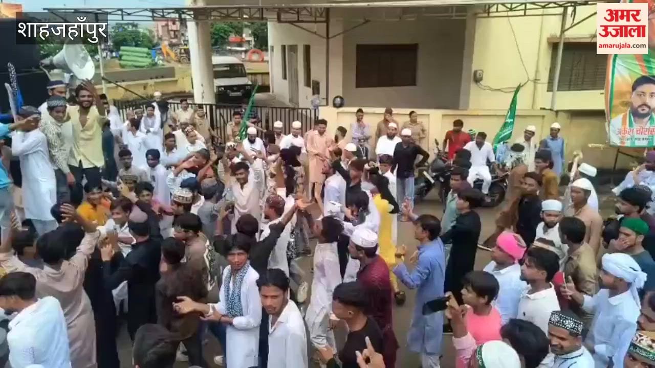 procession taken out on Eid-e-Milad-un-Nabi in Shahjahanpur